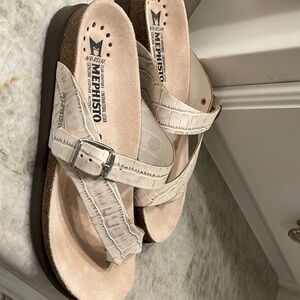 Mephisto Helen Sandals - Like new